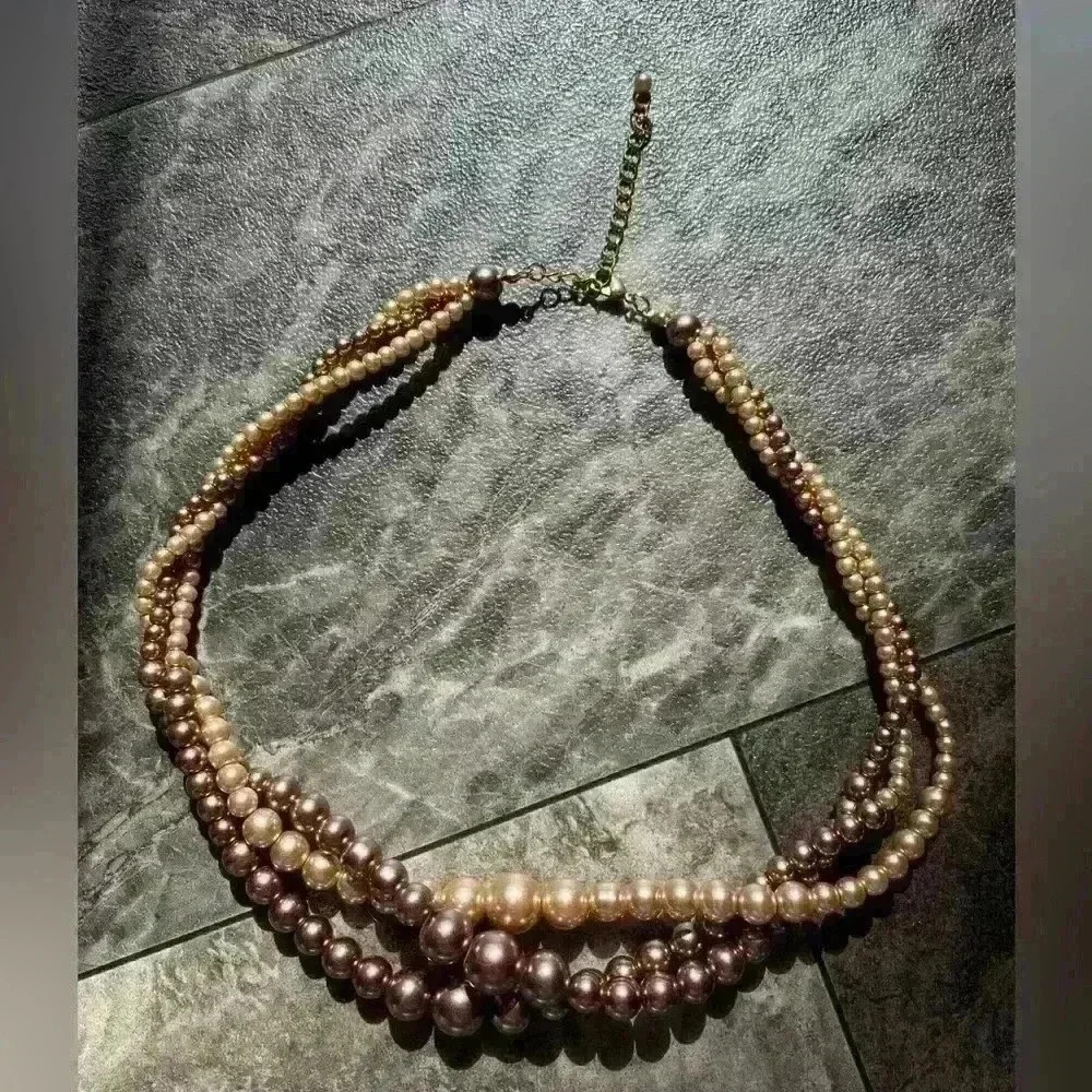 Beautiful Vintage/Old Costume Jewelry Necklace - Picture 2 of 3